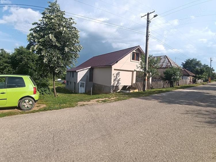 Casă cu Teren 2500 Mp în Central