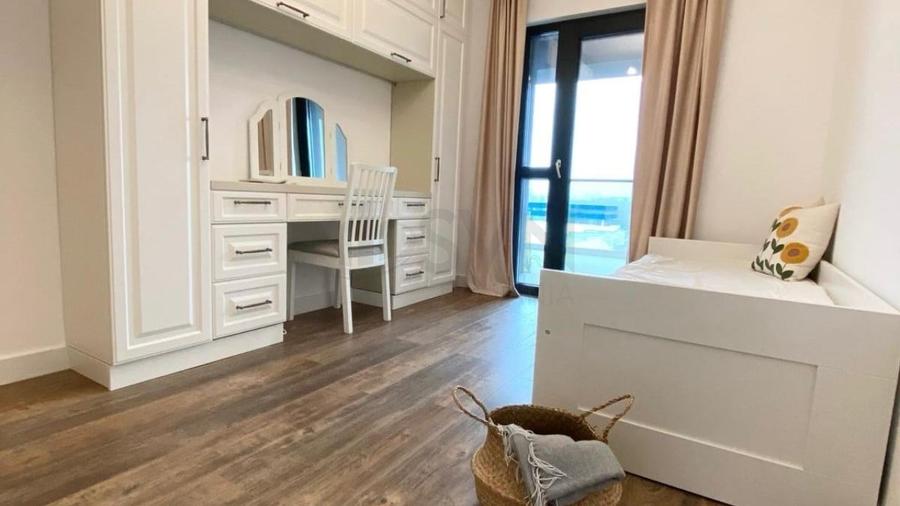 Apartament cu 3 camere decomandat, mobilat în P-ta Presei Libere