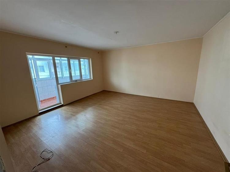Apartament cu 3 camere decomandat în Câmpineanca
