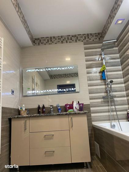 Apartament cu 3 camere decomandat în 13 Decembrie