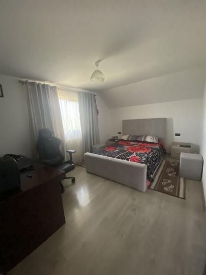 Casă cu 4 camere în Păun