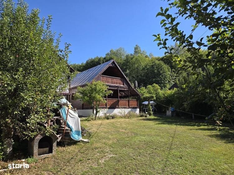 Casă cu 4 camere în Vălișoara