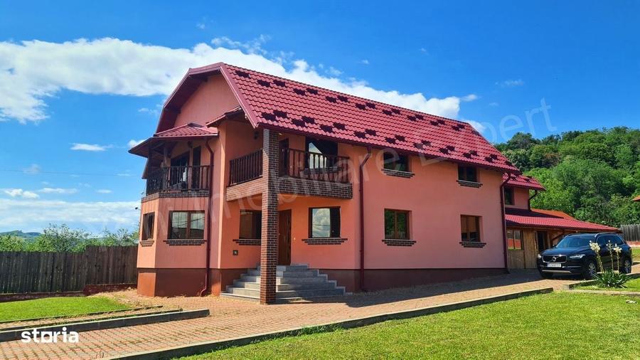 Casă cu 4 camere în Mănicești