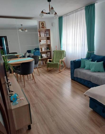 Apartament cu 3 camere decomandat, mobilat în Zorilor