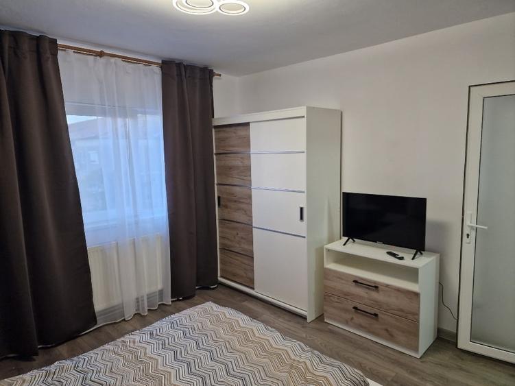 Proprietar închiriez apartament  2 dormitoare - 6