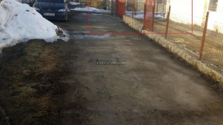 Casă individuală cu 5 camere cu Teren 1000 Mp în Central