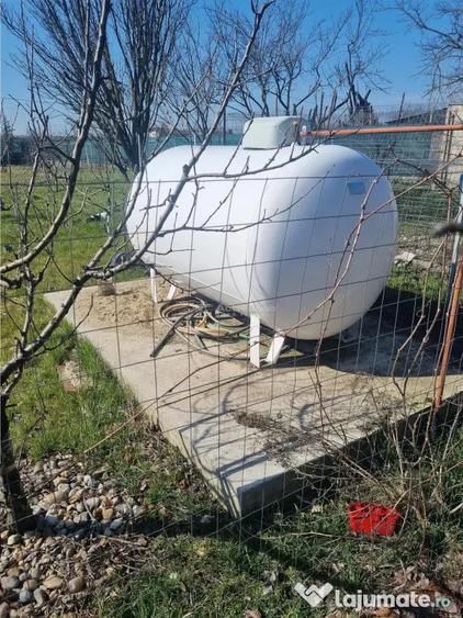 Casă cu 5 camere cu Teren 1694 Mp în Nanov