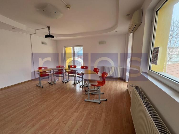 Casă individuală cu 8 camere cu Canalizare în Tineretului