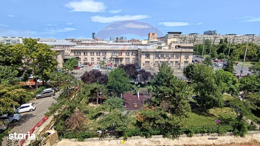 Apartament cu 3 camere semidecomandat în Gara de Nord