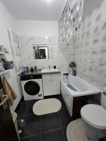 Vand urgent apartament cu 3 camere confort 1 semidecomandat - 2