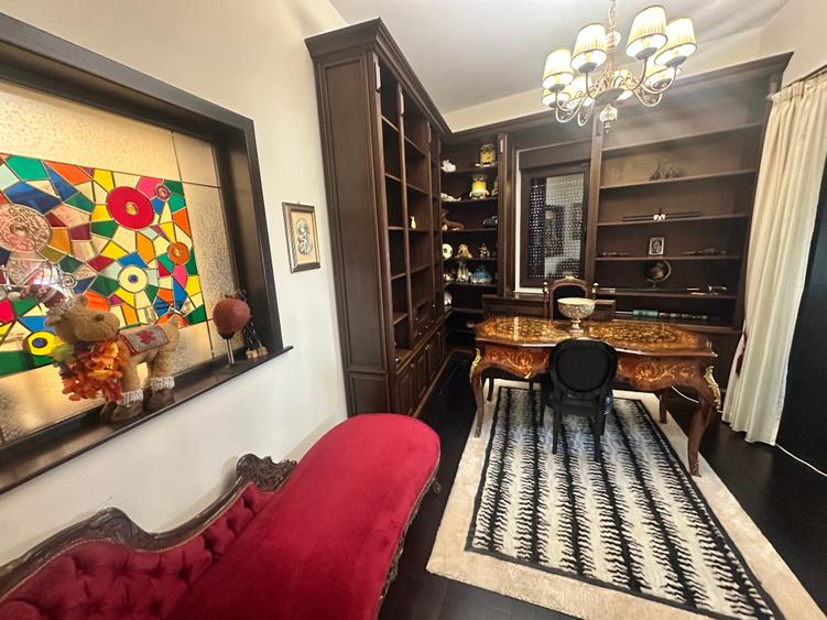 Apartament cu 4 camere semidecomandat în Primăverii