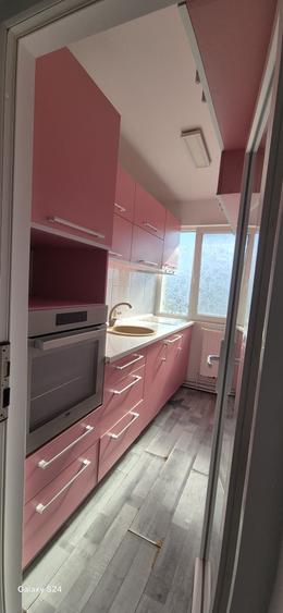 Apartament cu 3 camere semidecomandat în Horea