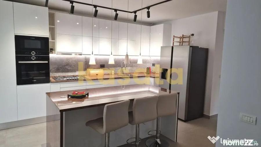 Apartament cu 4 camere semidecomandat în Sisești