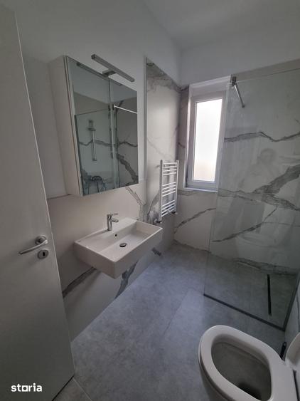 Apartament cu 2 camere, mobilat în Est