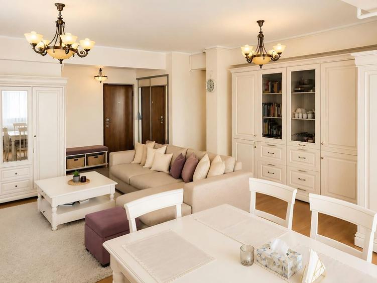 Apartament cu 3 camere decomandat, mobilat în Casa de Cultură