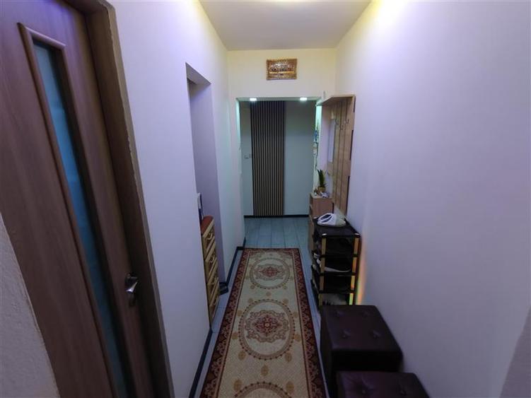 Apartament cu 3 camere semidecomandat în Central
