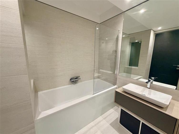 Apartament cu 5 camere decomandat, mobilat în Primăverii