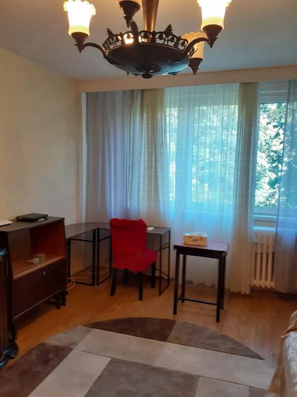 Apartament cu 3 camere semidecomandat în Politehnica