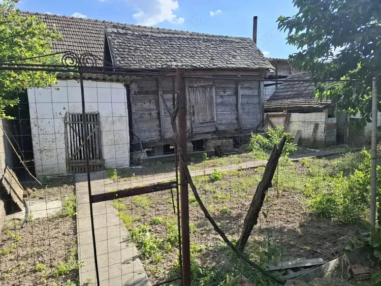 Casă cu 5 camere cu Teren 2117 Mp în Nădlac