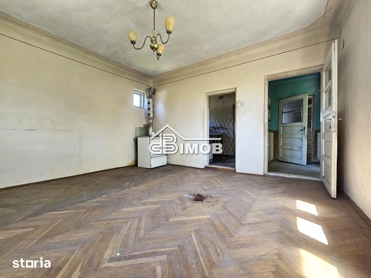 Casă cu 4 camere cu Teren 995 Mp în Ulmi