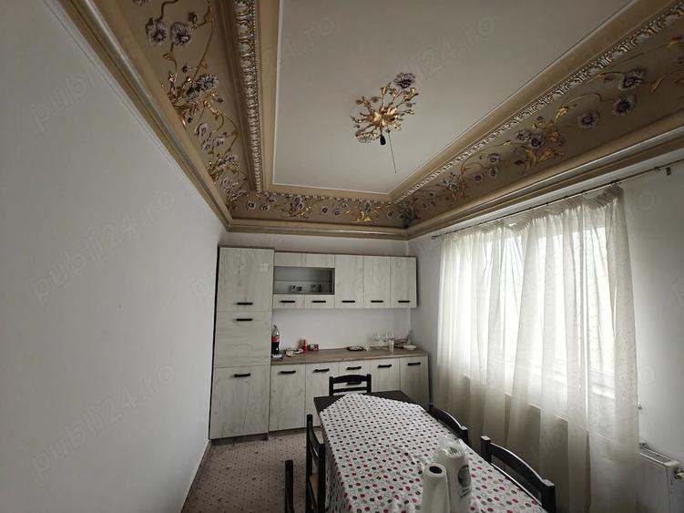 Casă cu 5 camere cu Teren 1000 Mp în Bariera Vâlcii