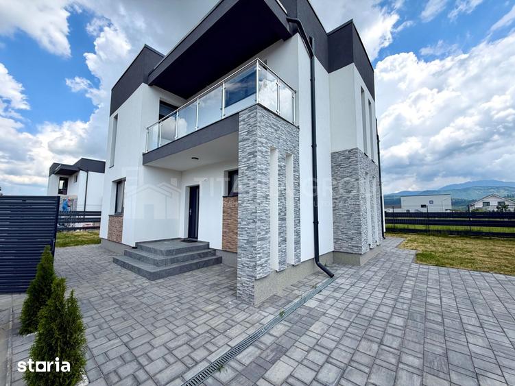 Casă cu 4 camere cu Teren 500 Mp în Central