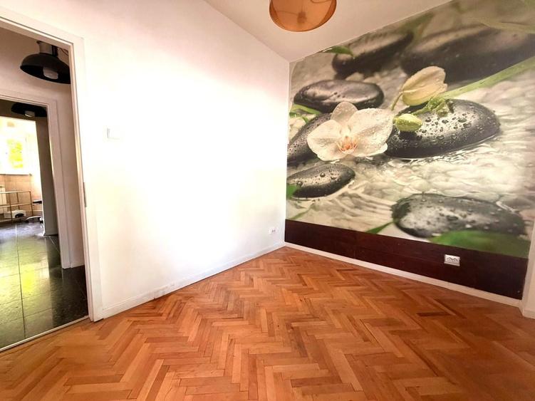 Apartament cu 4 camere în P-ța Victoriei