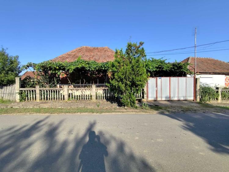 Casă cu 4 camere în Calea Mare