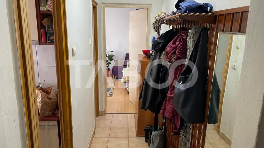 Apartament cu 2 camere nedecomandat, mobilat în Vasile Aaron