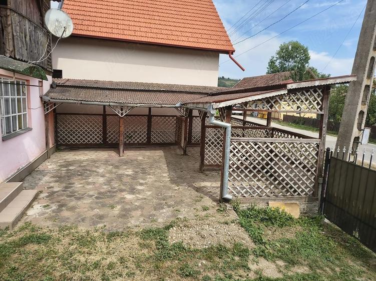 Casă cu 4 camere cu Teren 4000 Mp în Țaga