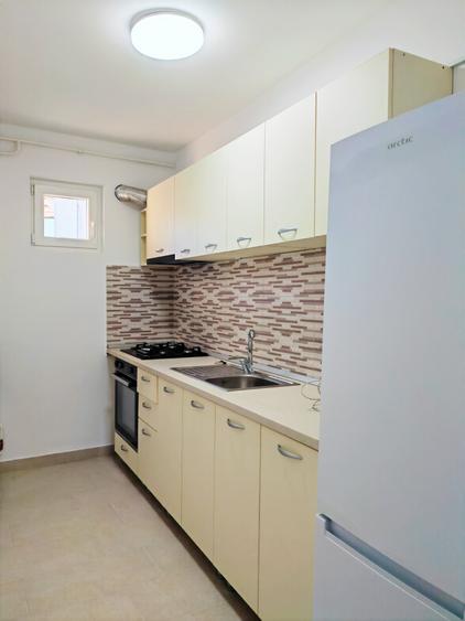 Apartament cu 2 camere semidecomandat, mobilat în Libertății