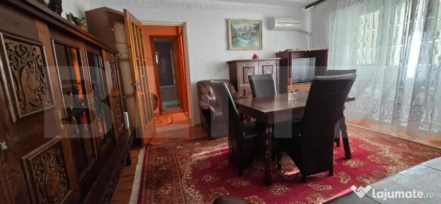 Apartament cu 3 camere semidecomandat, mobilat în Micro 4