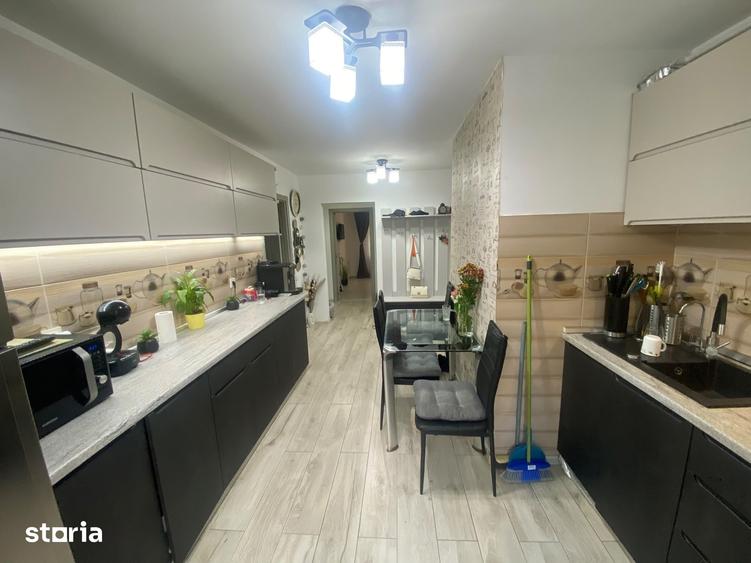 Apartament cu 3 camere în Baicului