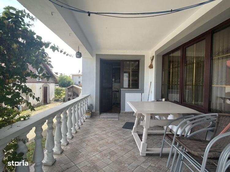 Casă cu 4 camere cu Teren 2000 Mp în Săvinești