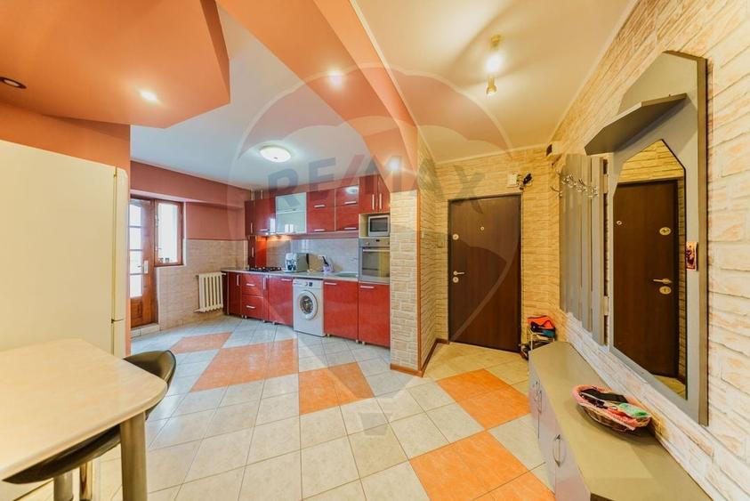 Apartament cu 2 camere semidecomandat, mobilat în P-ța Spitalului