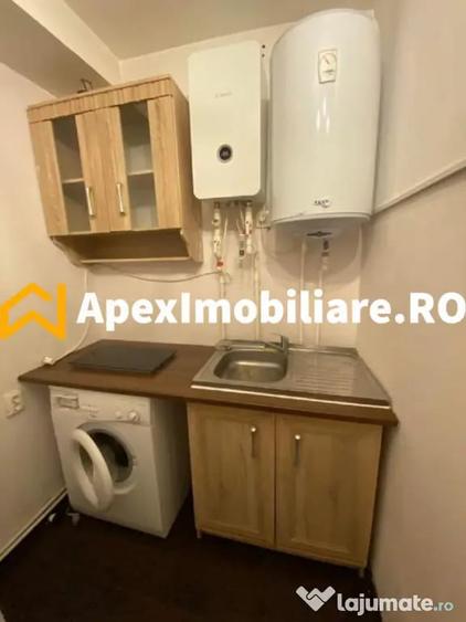 Garsonieră decomandată în Calea Victoriei
