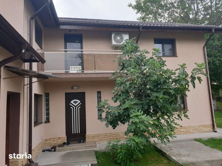 Casă cu 8 camere cu Teren 950 Mp în Brestei