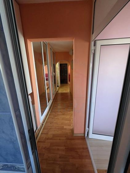 Apartament cu 3 camere decomandat în Siderurgiștilor