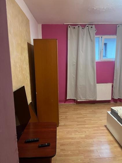 Apartament cu 2 camere decomandat în Apărătorii Patriei