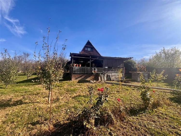 Casă individuală cu 3 camere cu Teren 4000 Mp în Bârnova