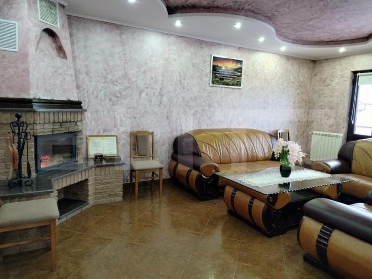 Casă cu 5 camere cu Teren 1200 Mp în Central