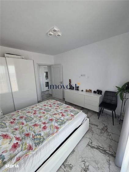 Apartament cu 3 camere semidecomandat în Micro 16