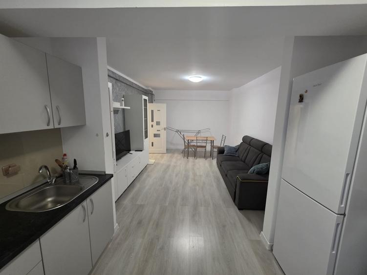 Apartament cu 3 camere decomandat, mobilat în Rediu