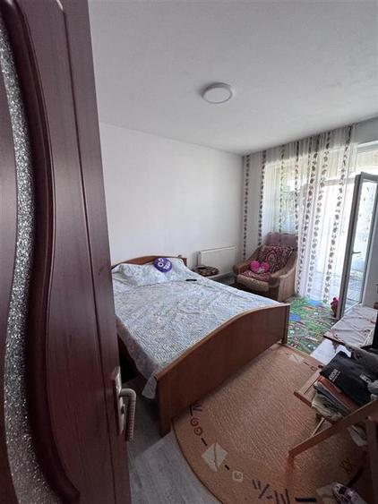Apartament cu 3 camere semidecomandat, mobilat în Berceni