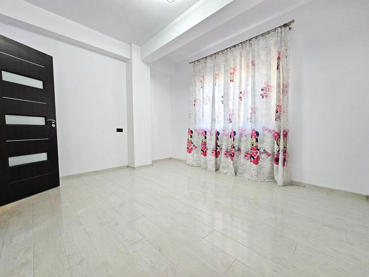 Apartament cu 3 camere decomandat în Drumul Taberei