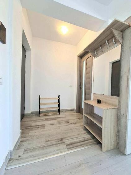 Apartament cu 2 camere semidecomandat în Apărătorii Patriei