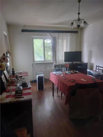 Apartament cu 2 camere decomandat în Sărari