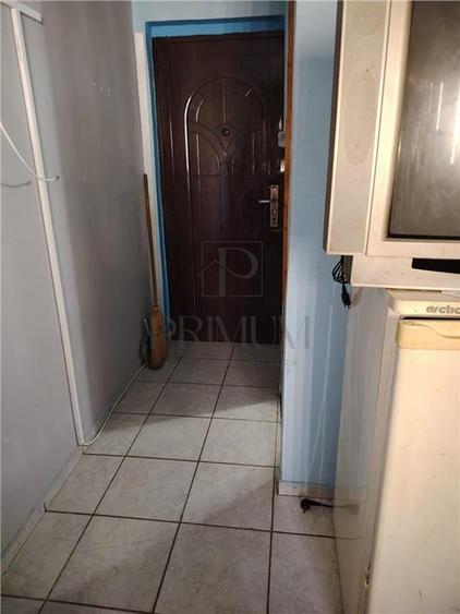 Garsonieră decomandată, mobilată în Girocului