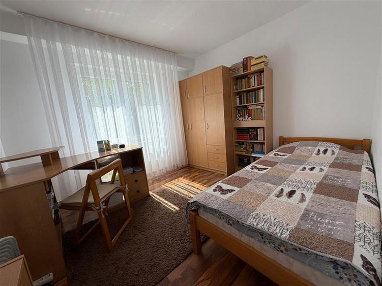 Apartament cu 3 camere decomandat în Dacia