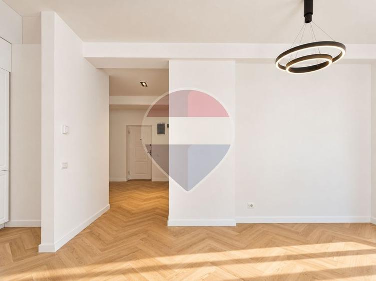 Casă cu 5 camere cu Teren 125 Mp în Tunari